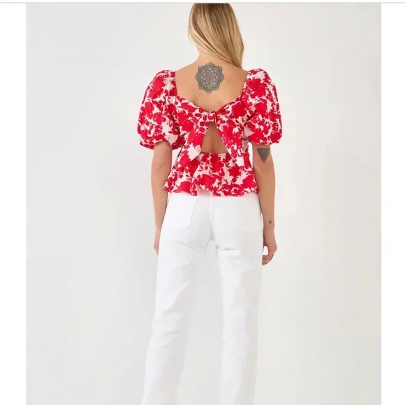 NWT Red and White Floral Puff Sleeve Top with Cutout Back Size Small - Picture 2 of 8